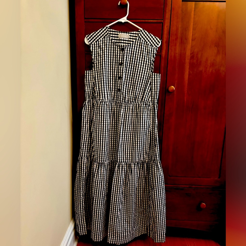 Everlane black and white maxi sundress size small fits like medium